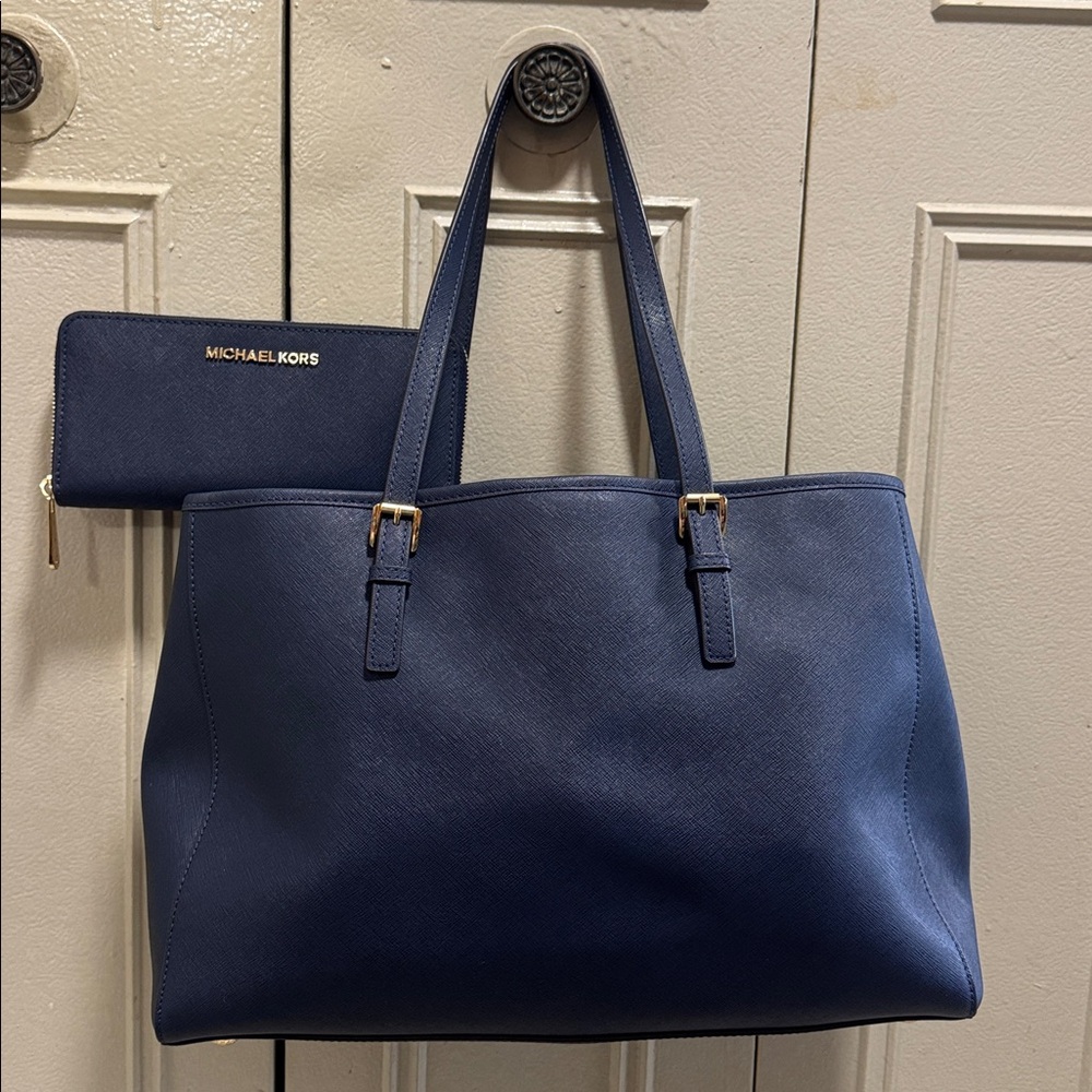 Michael Kors 🤍 NWOT 3FER- Navy Blue Tote Bag and Wallet Set with Dust Bag - Picture 6 of 12